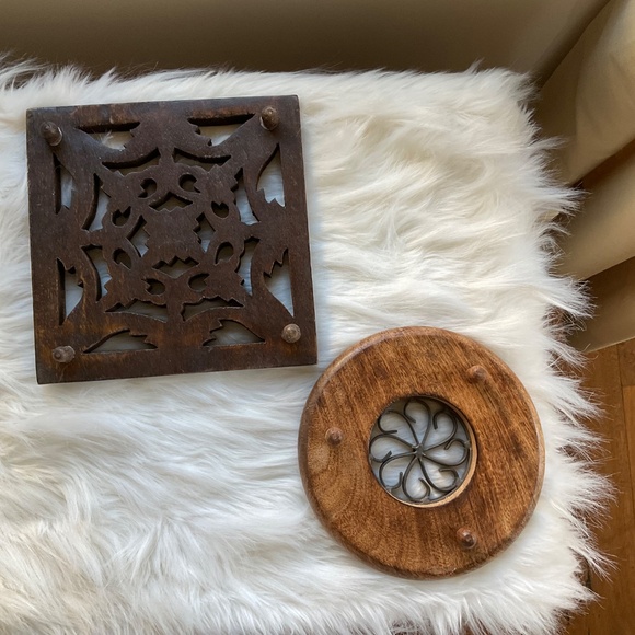 Wood carved trivets - Picture 2 of 2